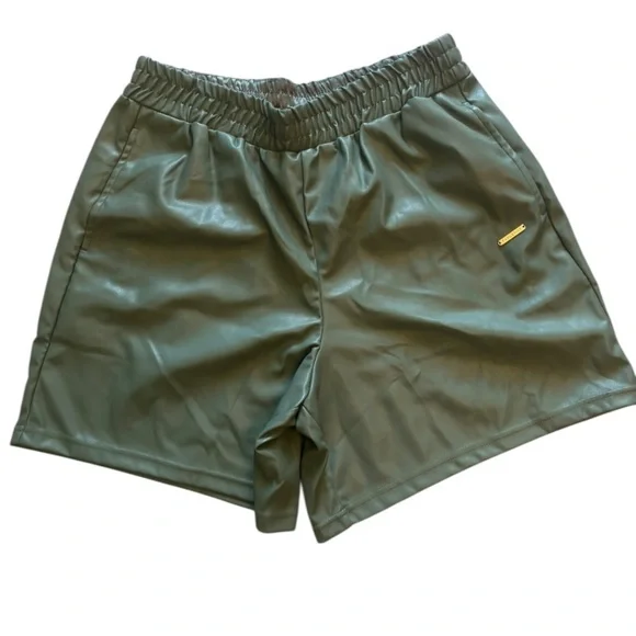 NWT Fabletics Smoke  Green Vegan Leather Shorts Size Medium (M) - Picture 4 of 10